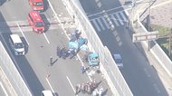 大阪・トラック3台からむ事故 男性3人死亡