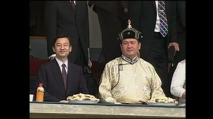 エンフバヤル大統領と弓競技をご覧になる皇太子さま
