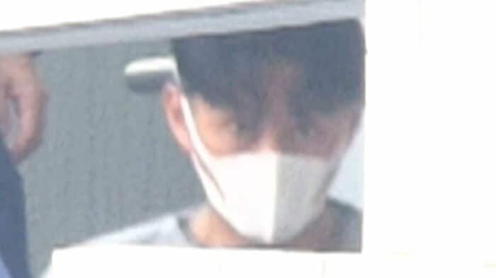送検される美嶋隼人容疑者(神奈川・保土ケ谷署 13日午前)