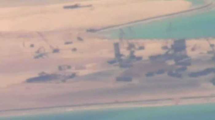 ナゾの漁船群に格納庫・・・中国が進める南シナ海の“軍事拠点化”と自然破壊