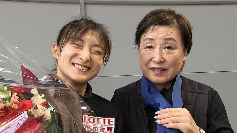 「自分もちょっとさみしい」引退の坂本花織選手が帰国　今後は指導者として「いいコーチになれるように頑張ります」｜FNNプライムオンライン
