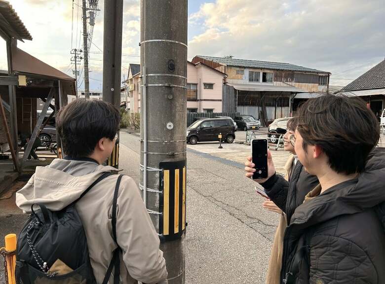 ただの電柱がアートに変わる。「金沢21世紀美術館」とホテルが仕掛けた、偏愛街歩きツアーの裏側