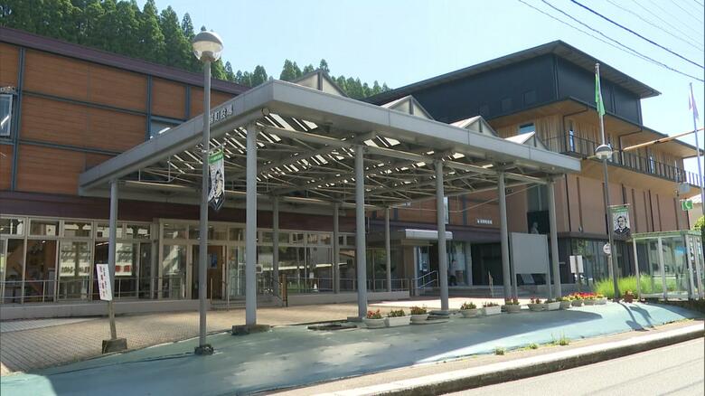 【続報】熊本・小国町の贈収賄事件に渡邉誠次町長は「違法性ないと思う」　前・建設課長（60）と建設会社社長（60）を逮捕【熊本発】｜FNNプライムオンライン