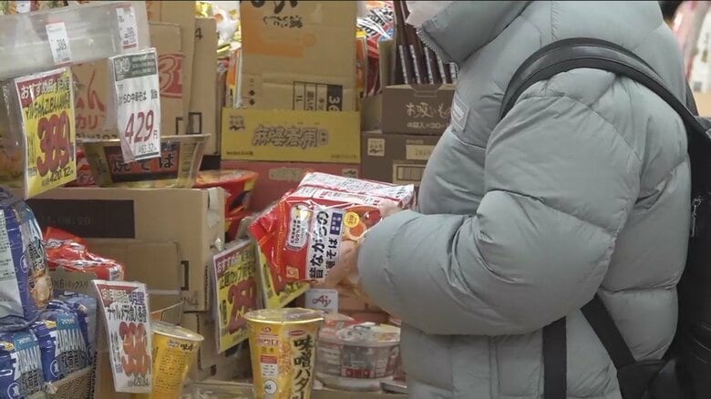 「必ず買う前に見る」“紅麹チェック”が買い物客に広がる…原因物質の可能性「プベルル酸」は大阪工場で混入か｜FNNプライムオンライン