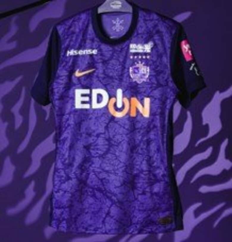 サンフレッチェ広島　新ユニホーム発表　胸に５つのチャンピオンスター輝く　販売予約受付は来年１月｜FNNプライムオンライン