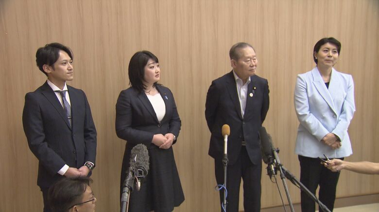 最終選考に残った市川さん・安田さん・佐藤参院議員・中村さん