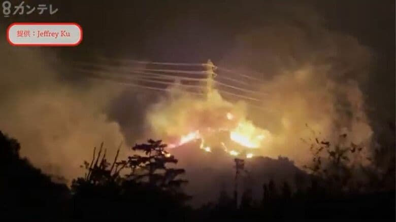 午後6時25分頃、送電塔の下が燃えている