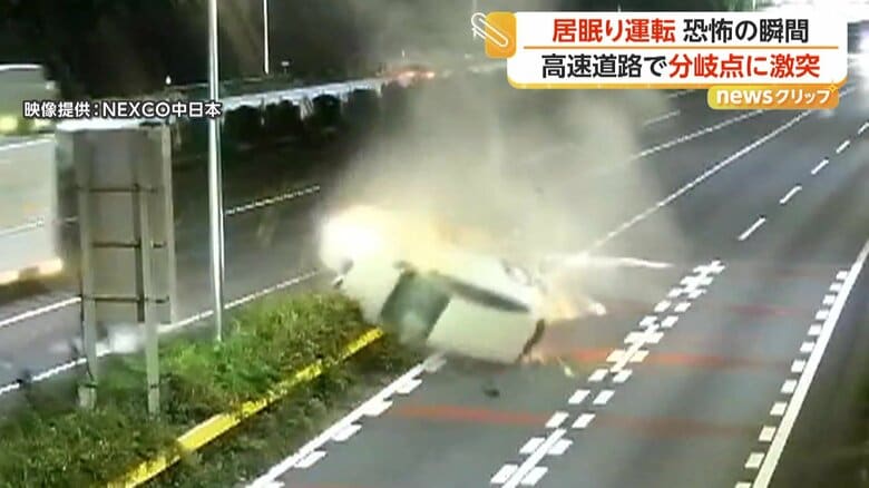 NEXCO中日本が公開した乗用車がクッションドラムに衝突する瞬間④