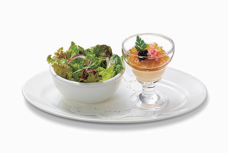 セルフィーユを使用した食事のメニュー。※右のジュレに載せている