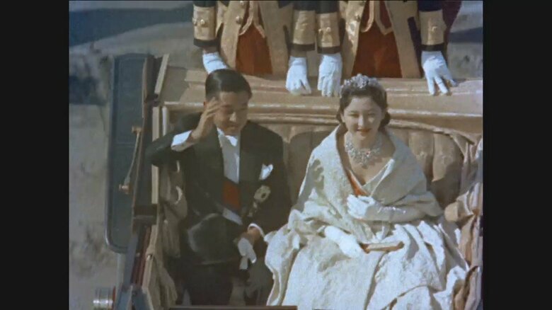 上皇后美智子さまの名前が登場するのは結婚の前の年の8月だった