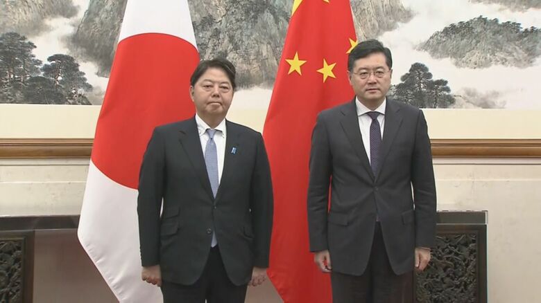 秦剛外相は日本人拘束について「法に基づいて処置する」と応じた