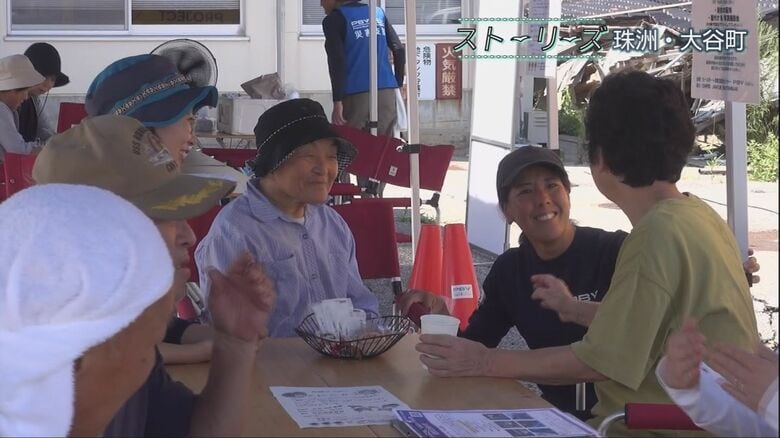 週に1回支援団体が開く”お茶会”