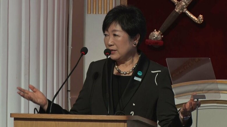 金融セミナーで講演する小池知事（2日 ロンドン）