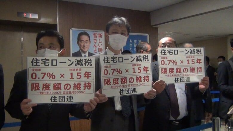 自民党本部の税調会議の部屋の前で…