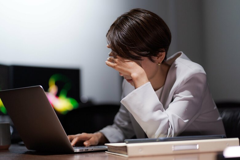 期待しすぎも仕事の抱え込みすぎもよくない（画像：イメージ）