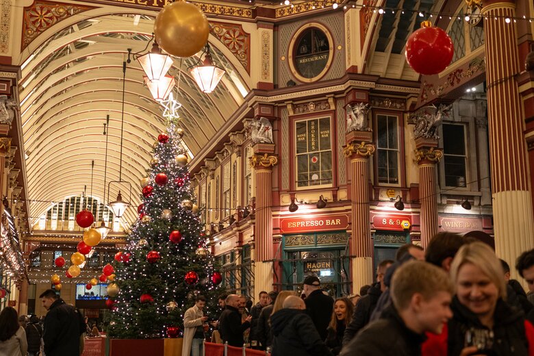 正統派クリスマスツリーと出会えるレドンホール・マーケット （撮影：中島佑馬）