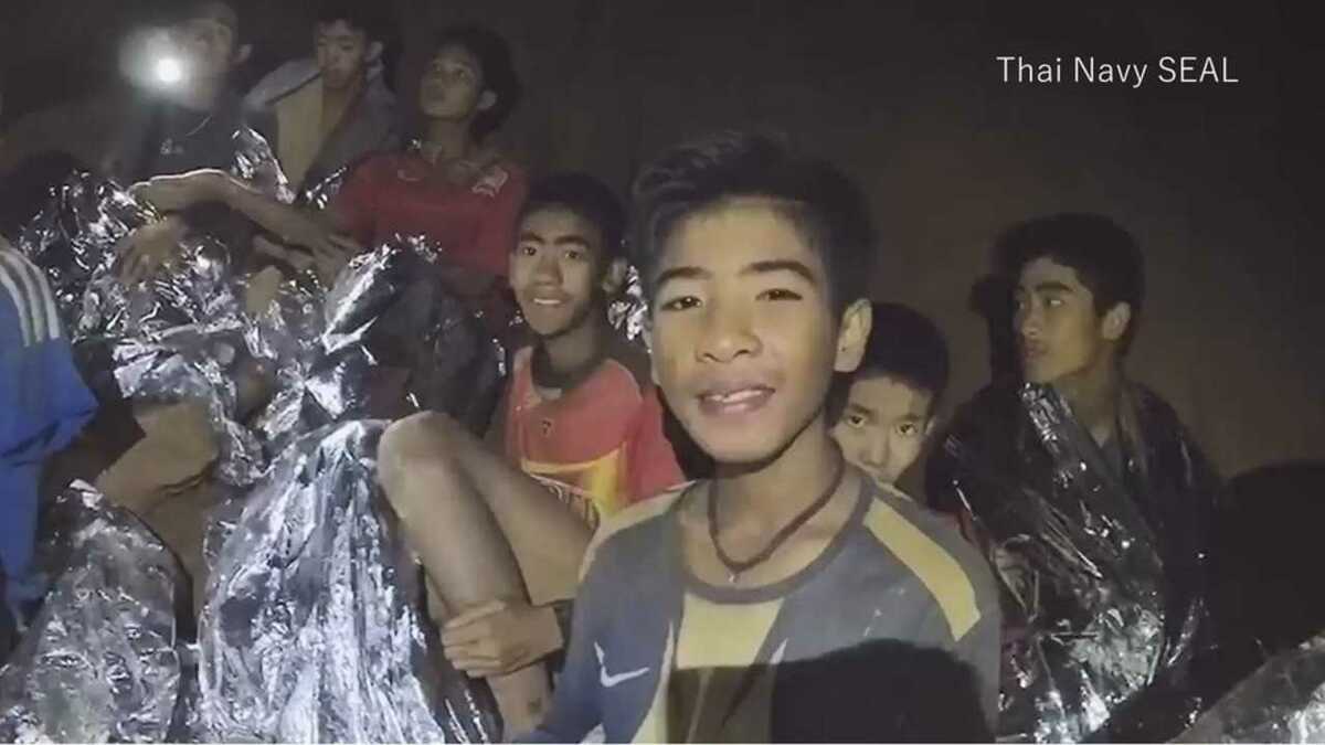 泥で視界ゼロに ケーブダイビングは危険 タイ洞窟13人救出の方法は 専門家が解説 Fnnプライムオンライン