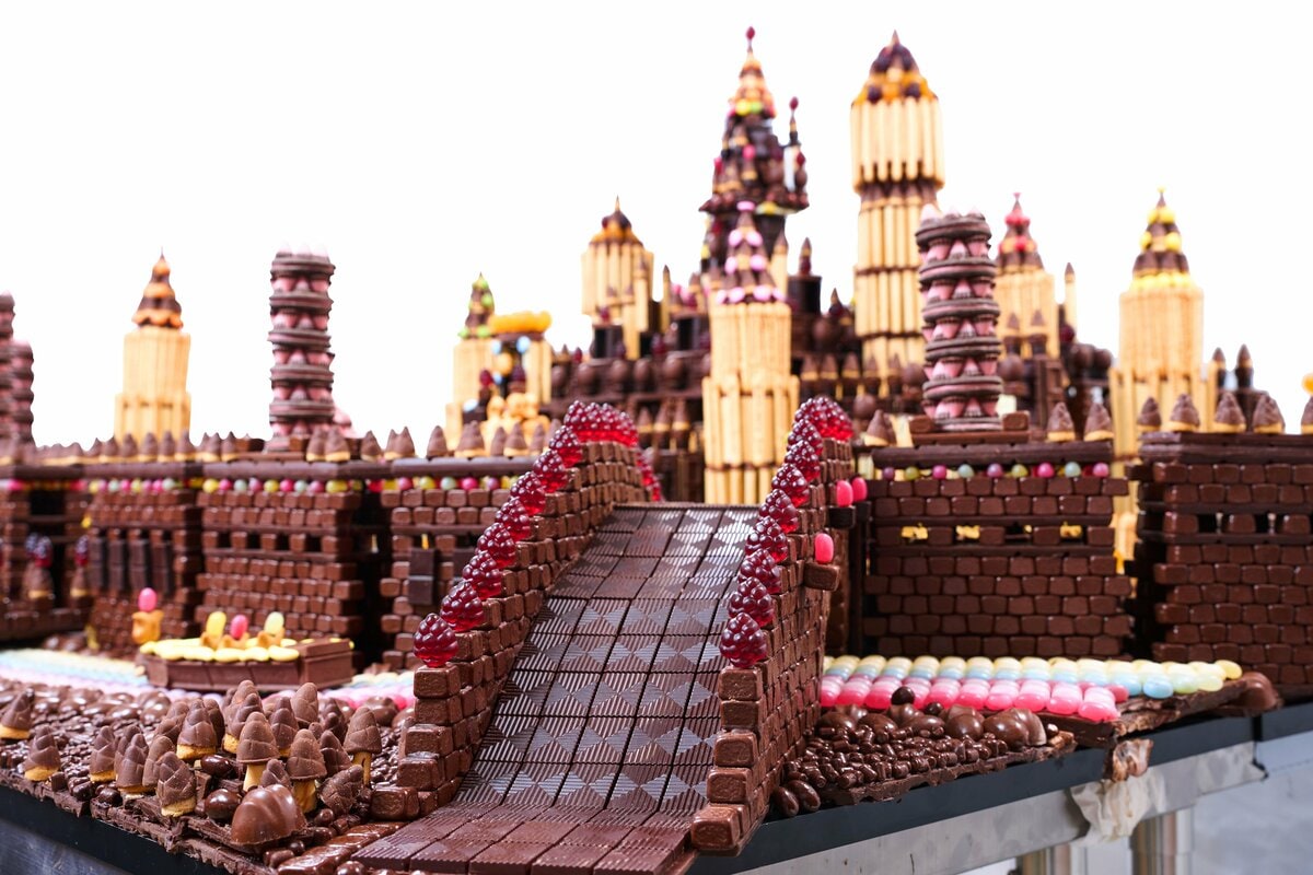 27万円の超巨大“お菓子の城”キットが即日完売！パティシエチームでも