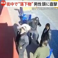 ネコが“降ってきた”！?男性の頭を直撃する瞬間がカメラに…本人も周りも思わず笑顔　トルコ・アンタルヤ