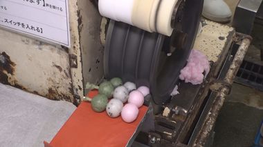 「なんか面白い」436万回再生の“だんご動画”…アップした老舗和菓子店はユニーク商品を次々開発