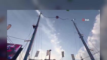 遊園地のアトラクションでケーブル外れ子どもたち危機一髪　5メートルの高さに宙づりに　悲鳴上がるも手を振り無事伝える　スペイン