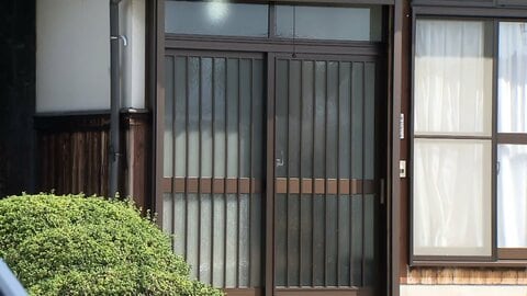 「兄弟げんかが起きている」弟を包丁で刺したか…殺人未遂容疑で49歳兄を逮捕　自宅から母親の遺体発見　福岡・みやこ町
