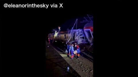 スペインで脱線事故　少なくとも10人死亡