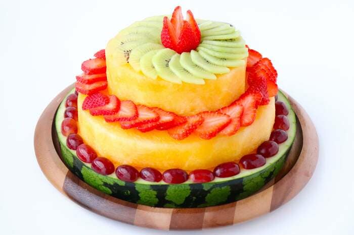 黄色いスイカ「黄金羅王」をデコレーションケーキ風に！バースデーケーキにいかが？