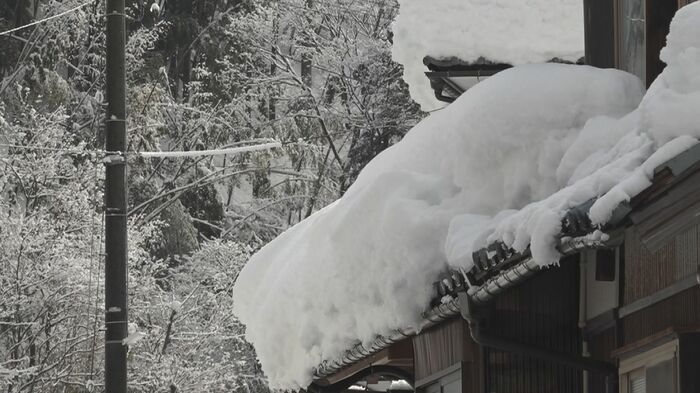 一部の屋根雪が落ちている