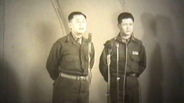 朝鮮戦争時の白氏(左)数々の激戦で功績を挙げた。