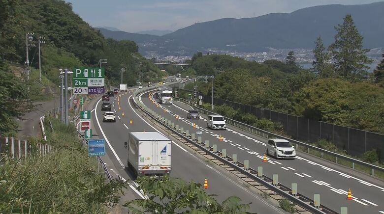 岡谷JCT付近の改修工事が再開　車線規制により渋滞発生…前方不注意による追突事故が多発　警察が注意呼びかけ｜FNNプライムオンライン