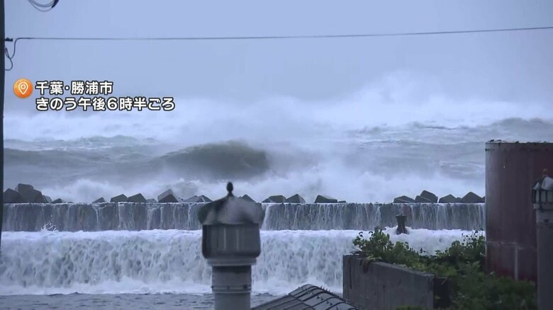 日本から離れつつも…台風7号の影響で東北では局地的な大雨　土砂災害に警戒　関東では転倒や“指切断”など3人けが｜FNNプライムオンライン