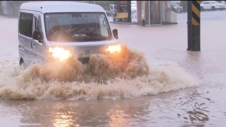 大雨で増水した用水路に転落し30代女性が救急搬送　勝山市で床上浸水　福井市、大野市、勝山市に「レベル5大雨特別警報」｜FNNプライムオンライン