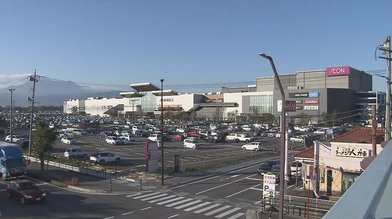 3連休に最大1.9キロ渋滞 「イオンモール須坂」に多くの客 駐車場内や周辺道路で5件の事故発生 今週末から3連休 警察が渋滞緩和対策へ |FNNプライムオンライン