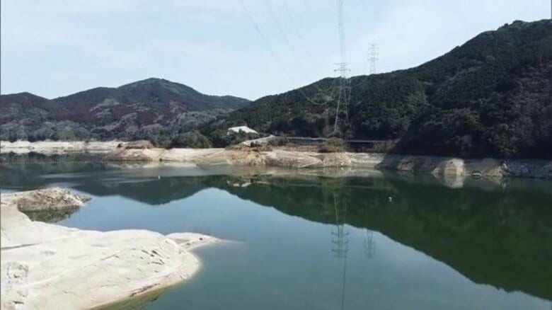 雨が降ったのに…嘉瀬川ダム“貯水率”回復せず 平年より30％下回る49％ 平年並み降水量では回復しない可能性｜FNNプライムオンライン