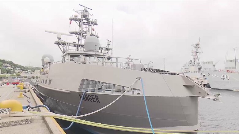 “人間が乗らない軍艦”アメリカ海軍開発の試験艦2隻が日本に初寄港　入出港時以外はほぼ「自立航法」　横須賀基地｜FNNプライムオンライン