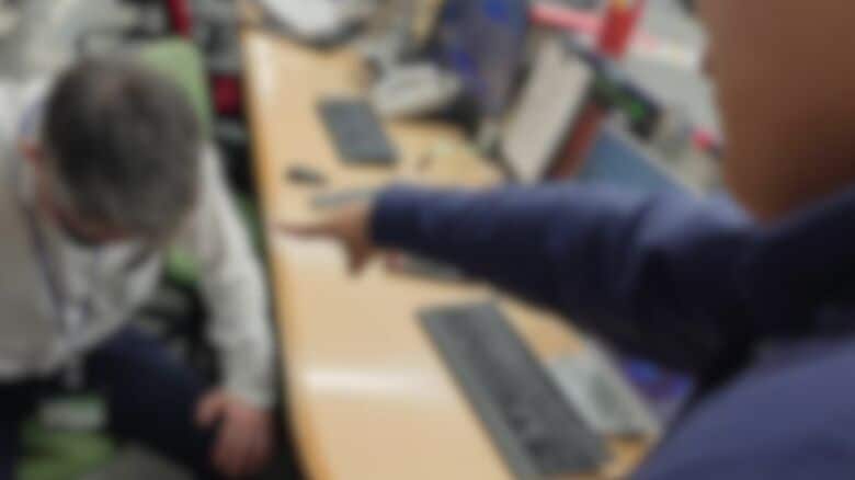 『部下』が『上司』を“電話対応が困難になるほど”大声で責め立てるなど「パワハラ」減給の懲戒処分　実は「新入社員から上司」でも起こりうる“逆パワハラ”「業務上不可欠な知識や経験」あれば成立「優越的立場」｜FNNプライムオンライン