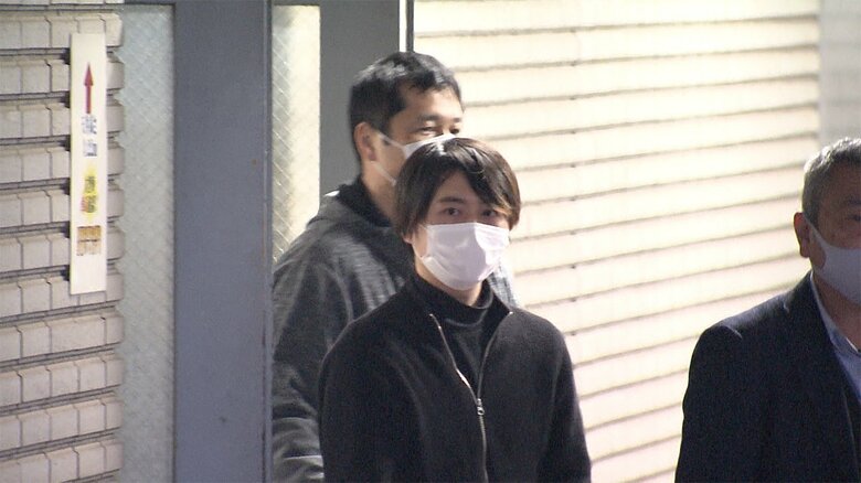 逮捕された秋葉拓也容疑者(27)(21日 目白署)