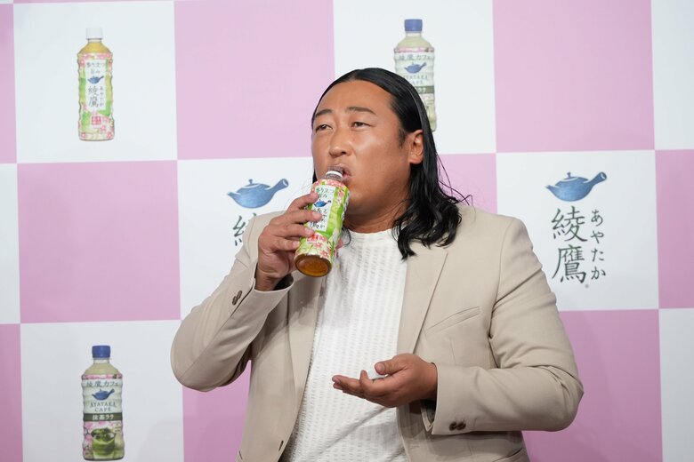 日本コカ・コーラ「綾鷹 桜デザインボトル」発売記念PRイベント