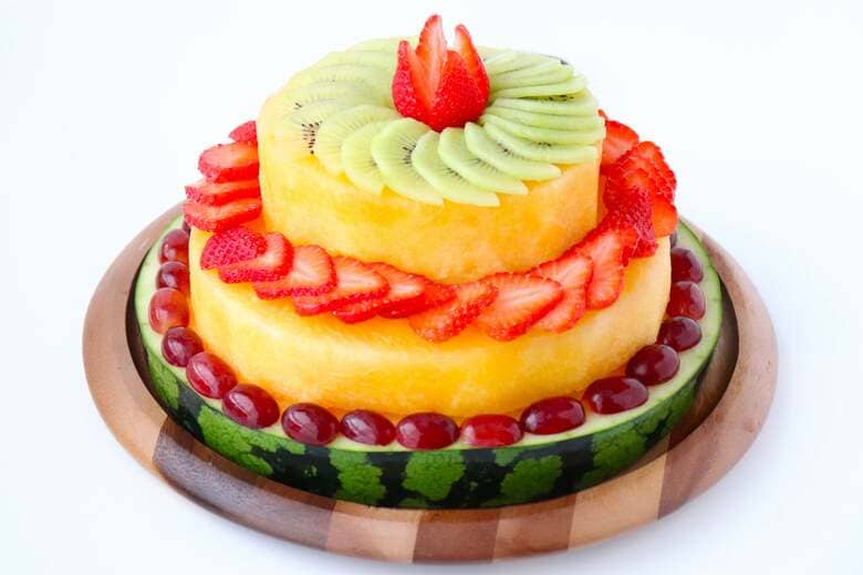黄色いスイカ「黄金羅王」をデコレーションケーキ風に！バースデーケーキにいかが？