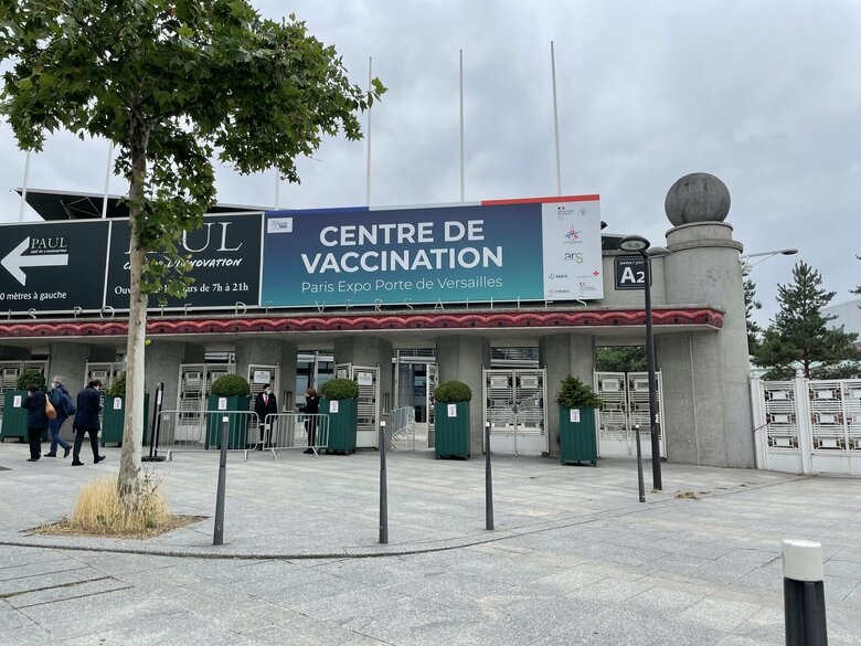 パリ市内のワクチン接種会場