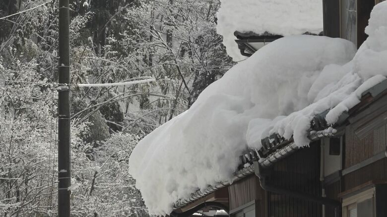 一部の屋根雪が落ちている