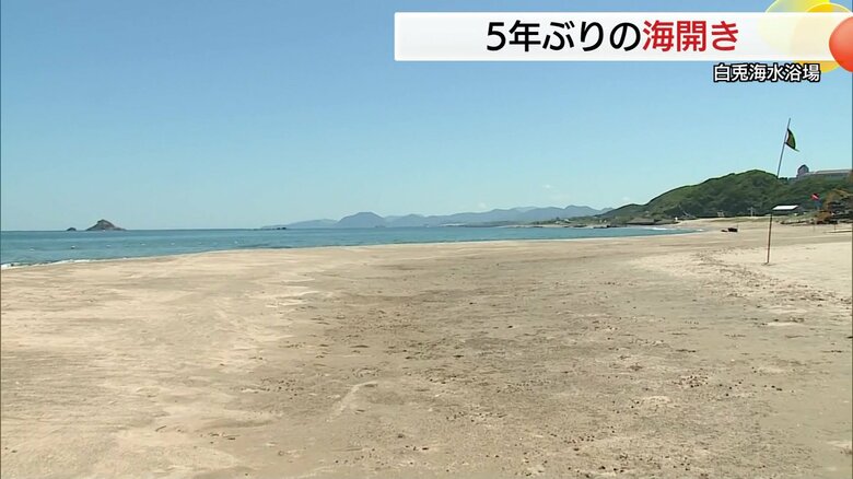 海開き初日の白兎海水浴場には人の姿がなかった