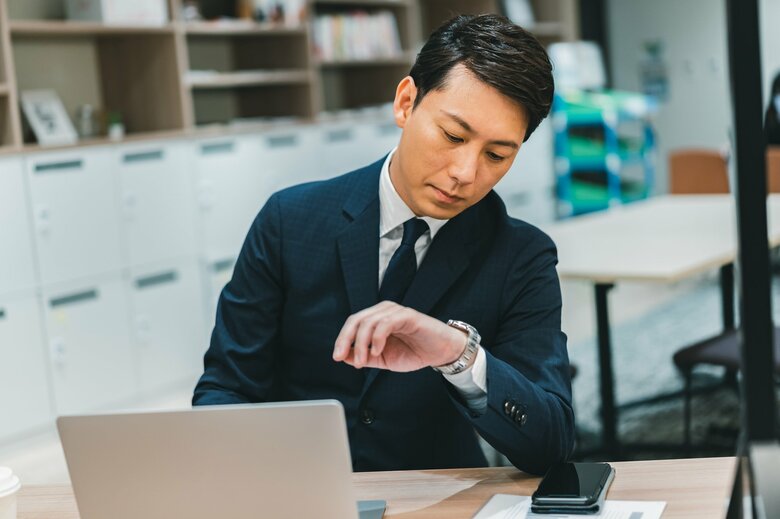 「15分早く帰る」ことを考えると奥に潜むムダが見えてくる（画像：イメージ）