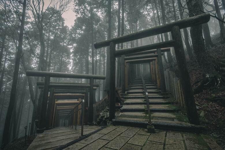 奈良県・立里荒神社（2024年3月撮影）