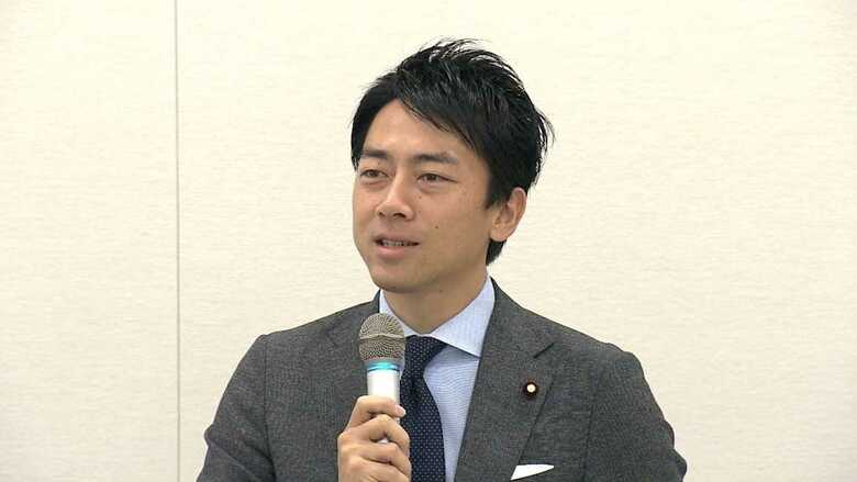 落語議連設立総会で挨拶する小泉進次郎氏