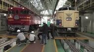 役目を終えた電気機関車が集結！　全国各地から鉄道ファン訪れ「感動」「満足度100％」　秋田市
