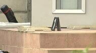 【動画で見る】逃走の男は徒歩で北方向に向かったか　30代・黒色の長袖シャツと長ズボン　住宅は死亡の52歳女性と息子が暮らしていたか　群馬・太田市