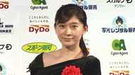 篠原涼子“映画賞”に恐縮も…背中が大きくあいたドレス姿で会場魅了