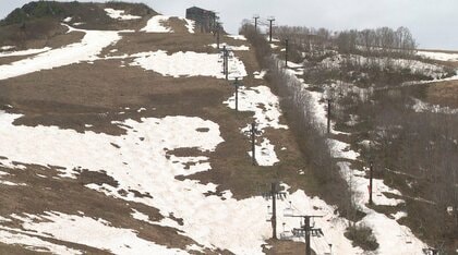 “珍しい”4月中旬の営業終了　雪がない…大型連休「春スキーできない」白馬八方尾根スキー場　雪不足、季節外れの陽気で雪解け早く　長野・白馬村